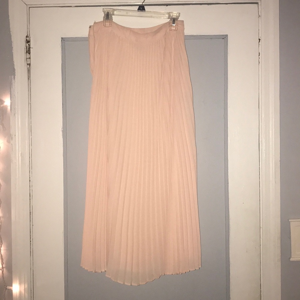 Pink pleaded skirt
